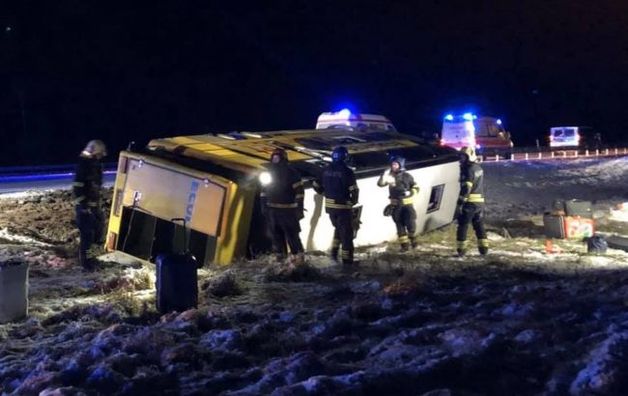 В Эстонии перевернулся туристический автобус из Санкт-Петербурга