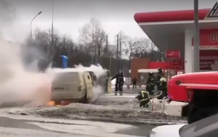 В Подмосковье загорелся инкассаторский автомобиль