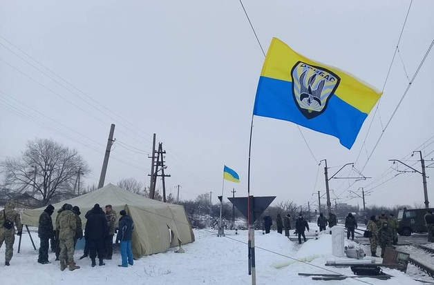 Янукович и экс-“регионалы" отправили титушек для прорыва блокады ветеранов АТО в Донбассе - Семенченко рассказал важные подробности