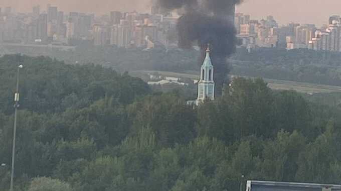 В Москве рядом с храмом вспыхнул пожар