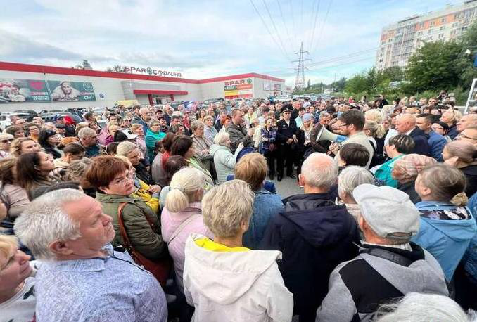 Жители Челябинска устроили протест против бездействия властей во время наводнения