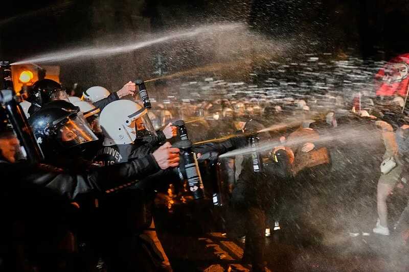 Туристов в Стамбуле оповестили о закрытии метро и посоветовали оставаться в отелях