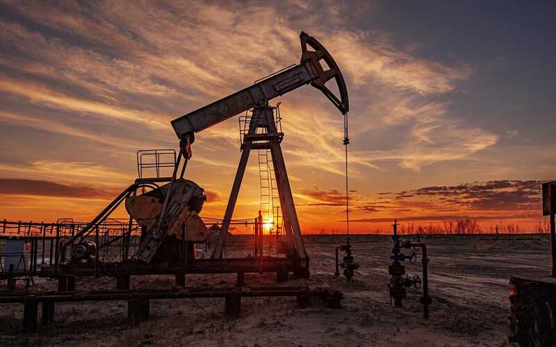 Снижение цен на нефть вынудило американских производителей сланцевой нефти сократить капитальные вложения