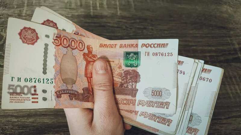 Мошенники, выдававшие себя за сотрудников правоохранительных органов, обманули пенсионера на сумму в 43 миллиона