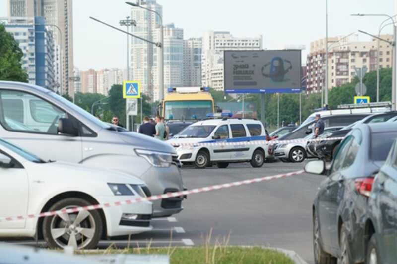 Появились кадры автомобиля в Москве, который, возможно, содержит взрывное устройство