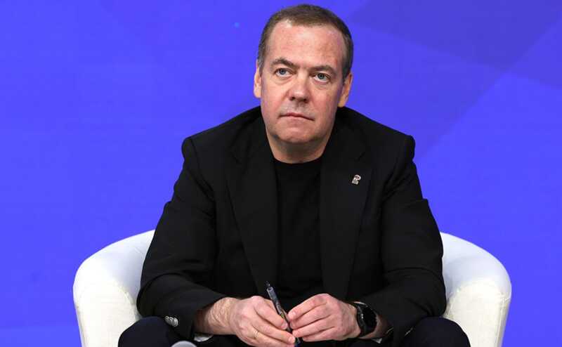 Фондовая "прачечная": каким образом Медведев использует пропаганду и запугивание для отмывания миллиардов