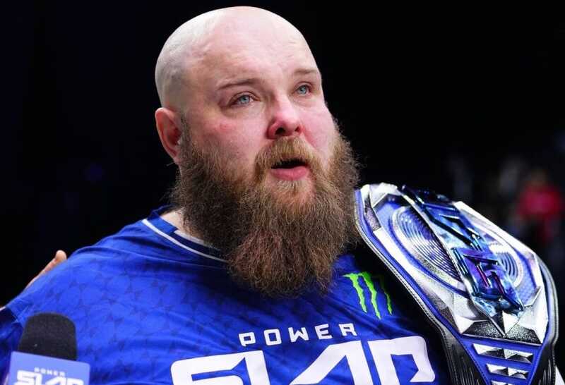Василий "Пельмень" Камоцкий потерял титул чемпиона лиги UFC по пощечинам