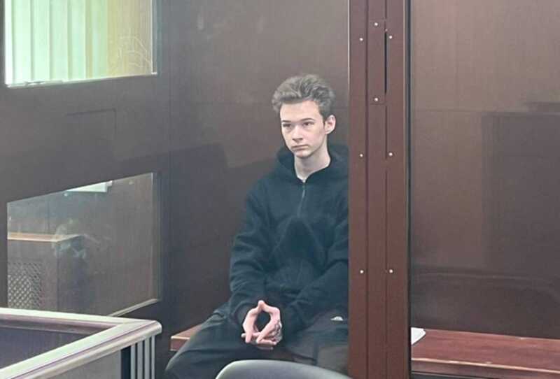 Суд вынес приговор сыну актёра Демчога, назначив ему два года колонии за мошенничество