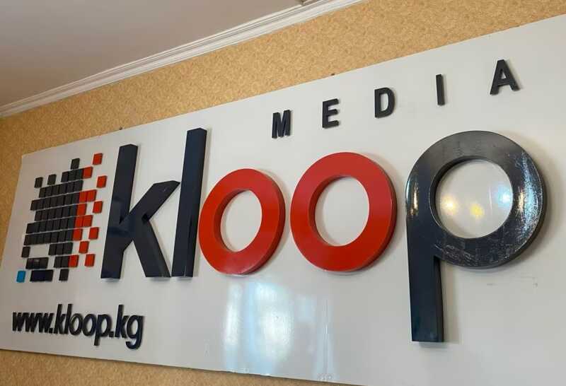 Authorities in Kyrgyzstan hold a journalist in custody as part of a continuous suppression of independent media