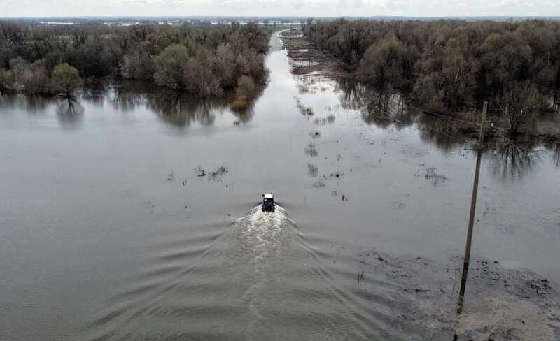 Вода не убывает: жители Подмосковья вынуждены искать спасение на верхних этажах