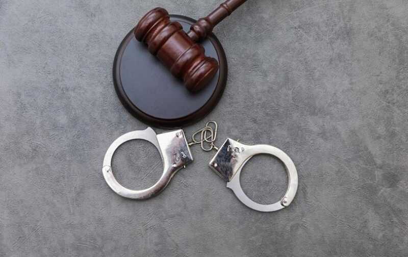 В Англии пожилой человек предстал перед судом по обвинению в отравлении детей конфетами с добавлением успокоительных