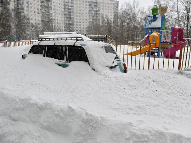 Забытая воспитателями девочка умерла в сугробе перед детсадом