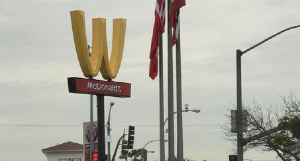 McDonald’s впервые в истории изменил логотип к 8 Марта