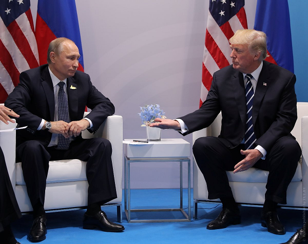 На новой обложке New York Post Трамп пинает Путина