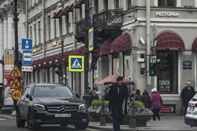 «Мне насрать на вас»: Михаил Боярский пояснил парковку автомобиля на встречной полосе