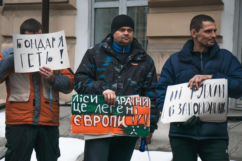 На акцию протеста люди пришли с плакатами