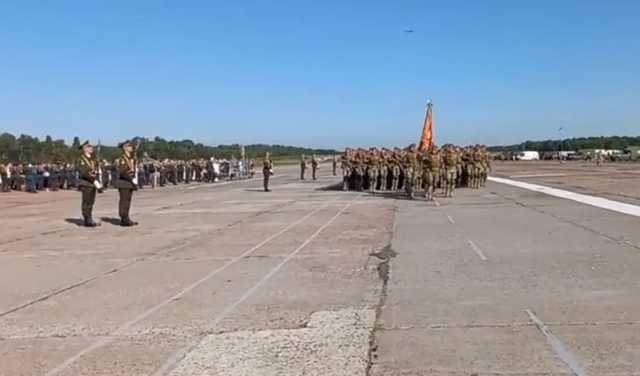 Появились фото и видео с украинскими военными, которые готовятся к параду в Киеве