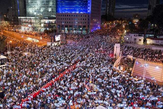 Президент Израиля призвал "во имя единства народа" пойти навстречу митингующим