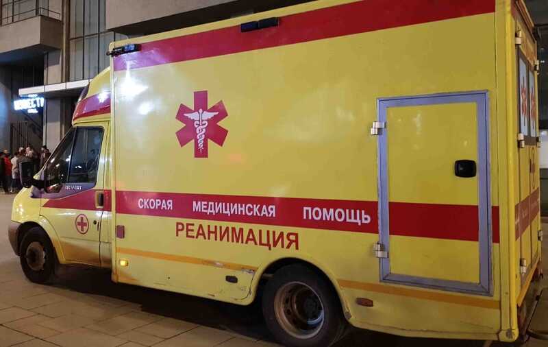 Ребёнок оказался в реанимации после падения с детской площадки в Петербурге
